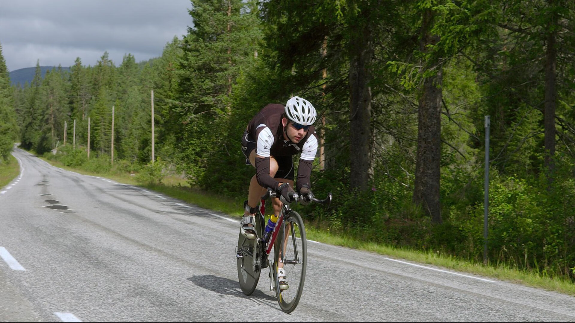 哈利伯顿爆发破局，掘金战术体系全面压制北京队